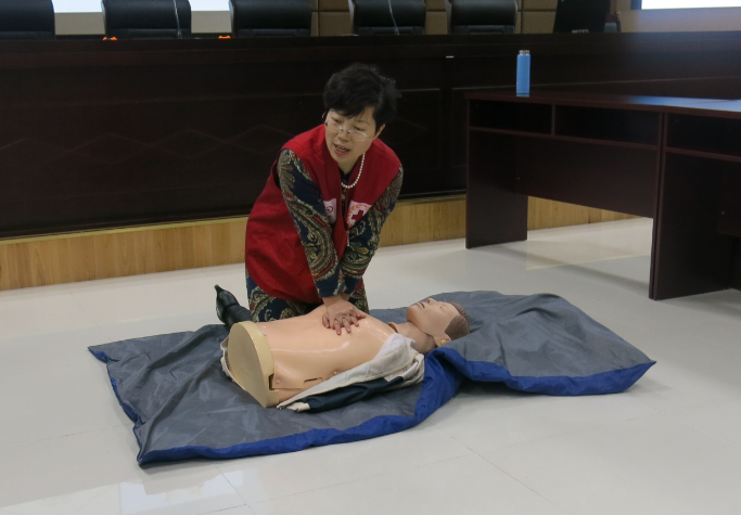 2016年3月10日，红十字会工作人员到我馆进行了急救培训。