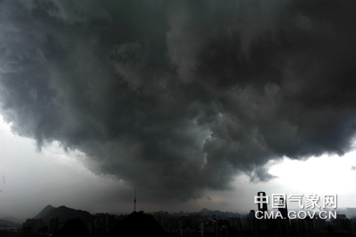 08-26 贵阳：提前预警 全力做好强雷暴天气预报服务