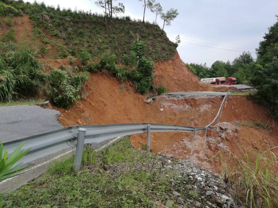 08-29 南方洪涝风雹灾造成7人死亡