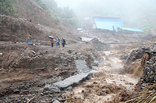 09-20四川云南强降雨致18人死亡失踪