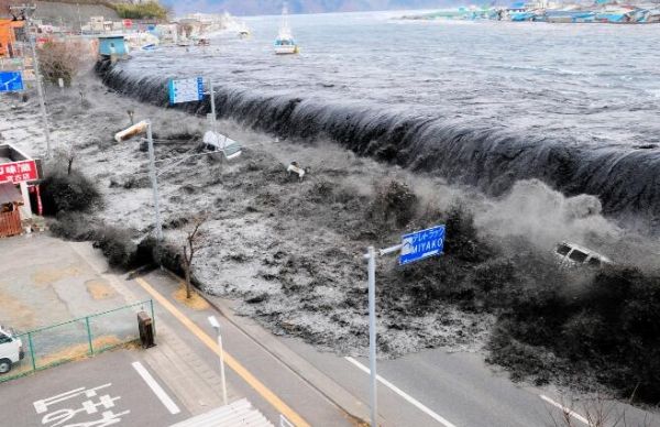 11-22 日本7.4级地震发3米海啸警告·仙台机场关闭