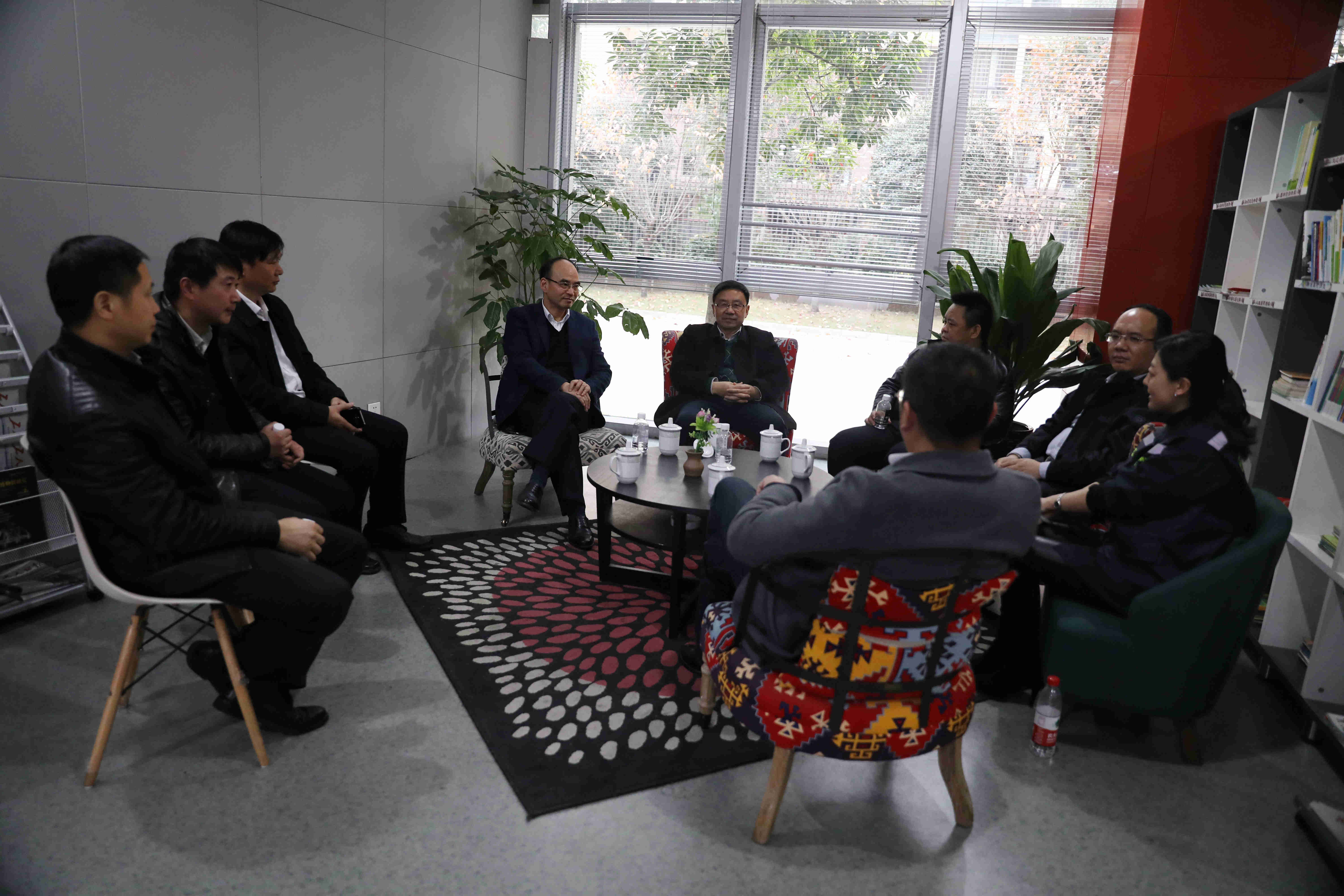 上海市应急管理局党组成员、副局长桂余才一行莅临我馆参观体验